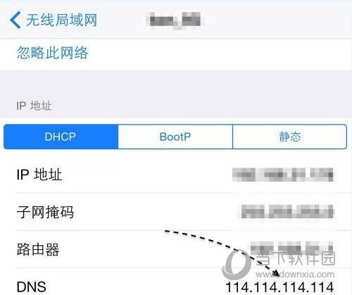 随后在无线网络详情列表里，找到“DNS”一栏，删除原来的地址，把 114.114.114.114 填上去